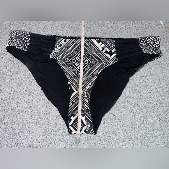 REVERSIBLE GEO Print Bikini Medium - Picture 9 of 10